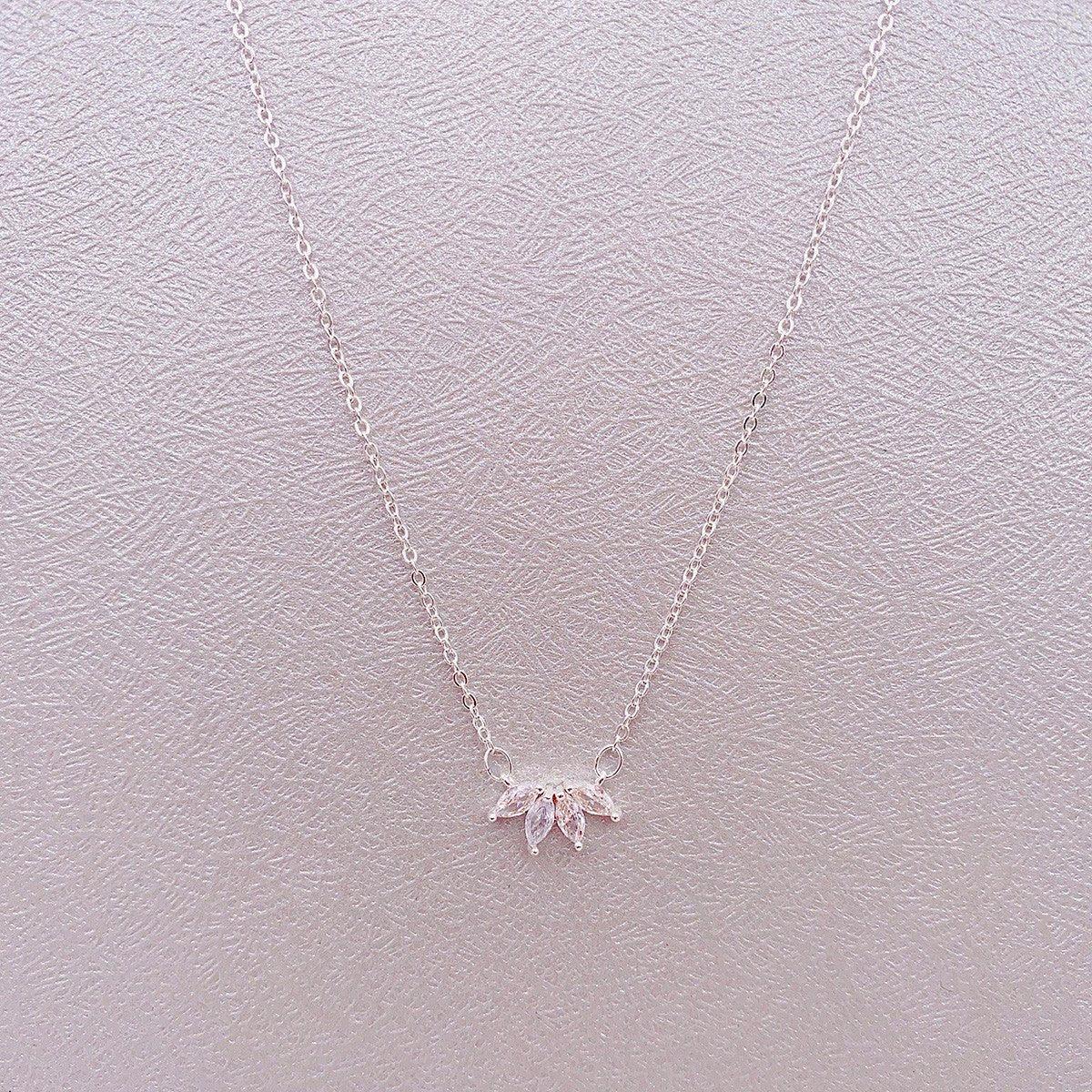 Women's Personalized Fashion Leaf Shape Pendant Necklace - AL MONI EXPRESS